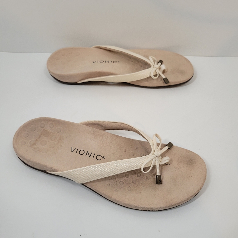 Vionic Beige Cream Flip Flop Sandals
